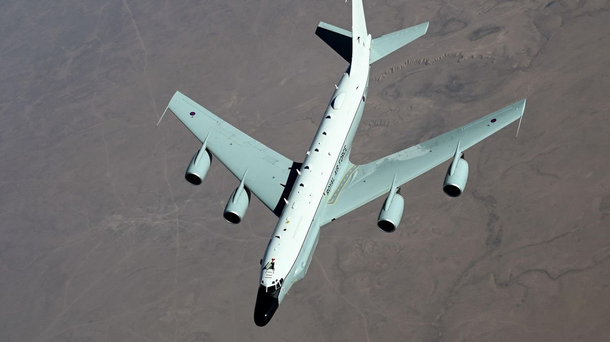 Rusové vypálili raketu na britský špionážní letoun, plyne z uniklých dokumentů